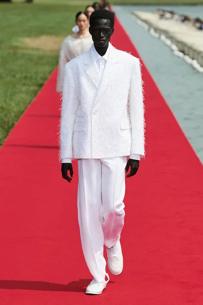 Look 19